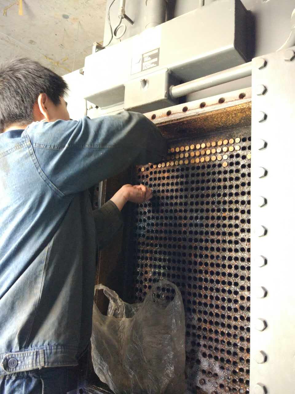 溴化锂制冷机系统的运行调节